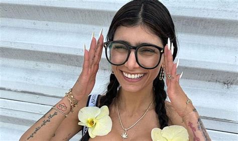 mia khalifa bj|Mia Khalifa Blowjob Porn Videos 